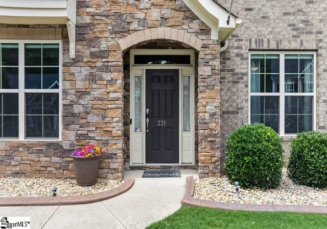 Photo 3 of Single family home for sale at 331 Leigh Creek Dr, Simpsonville, SC 29681 | MLS# 1600150 | Listing updated on 2026-09-03