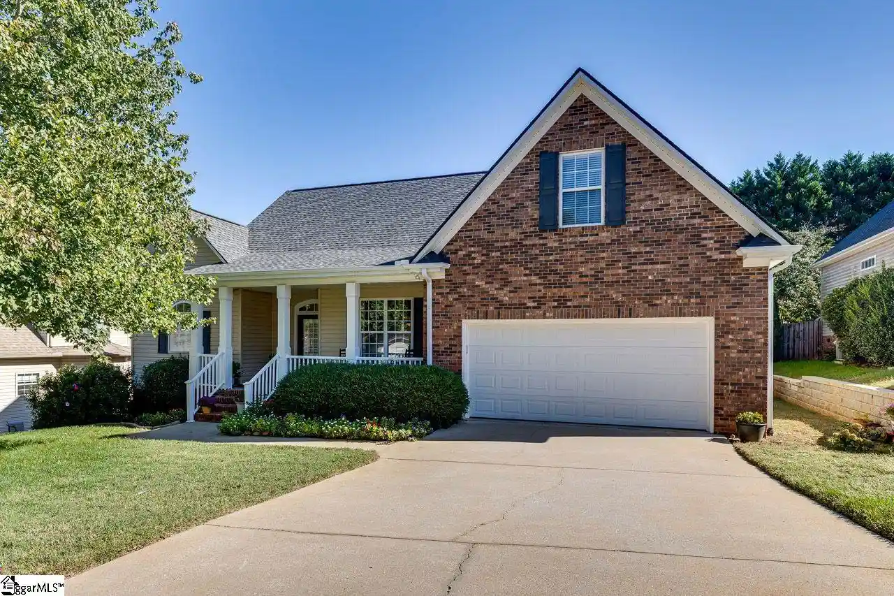 Photo 1 of Single family home for sale at 10 Glencreek Dr, Greer, SC 29650 | MLS# 1606585 | Listing updated on 2026-10-18