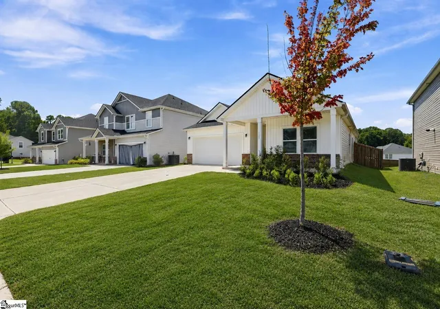 Photo 2 of Single family home for sale at 138 Layken Dr, Fountain Inn, SC 29644 | MLS# 1601322 | Listing updated on 2026-08-19