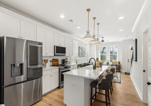 Photo 3 of Townhouse for sale at 9 Hawthorne Ln, Greenville, SC 29605 | MLS# 1602148 | Listing updated on 2026-08-27