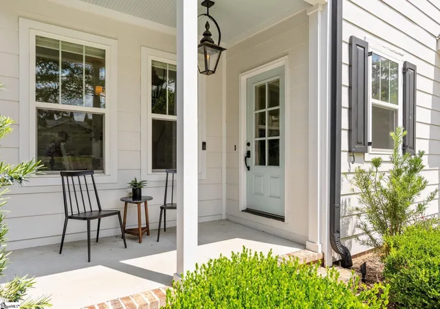 Photo 4 of Single family home for sale at 13 E Talullah Dr, Greenville, SC 29605 | MLS# 1599895 | Listing updated on 2026-08-05