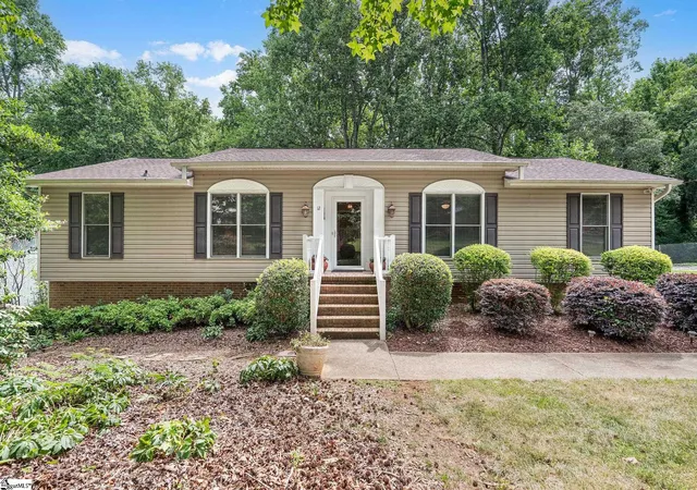 Homes for sale in Taylors, SC | 12 E Indian Trl, Taylors, SC 29687 | MLS# 1597194