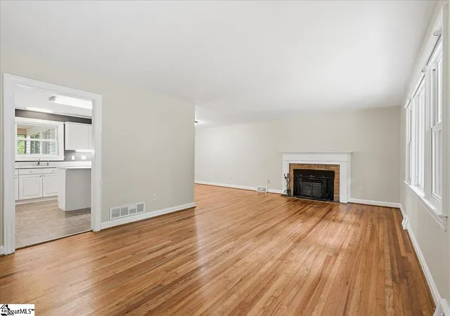 Photo 4 of Single family home for sale at 9 Yorkshire Dr, Greenville, SC 29615 | MLS# 1597291 | Listing updated on 2026-09-09