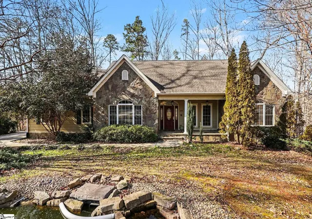 Photo 2 of Single family home for sale at 109 Oak Crest Cir, Seneca, SC 29672 | MLS# 1585936 | Listing updated on 2026-08-17