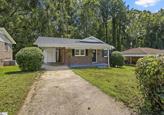 Photo 2 of Single family home for sale at 167 Lincoln Dr, Spartanburg, SC 29306 | MLS# 1600821 | Listing updated on 2026-09-14