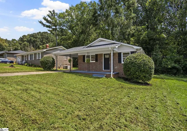 Photo 3 of Single family home for sale at 167 Lincoln Dr, Spartanburg, SC 29306 | MLS# 1600821 | Listing updated on 2026-09-14