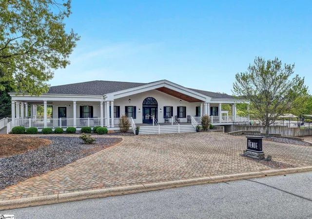 Homes for sale in Travelers Rest, SC | 204 Lord Byron Ln, Travelers Rest, SC 29690 | MLS# 1578733
