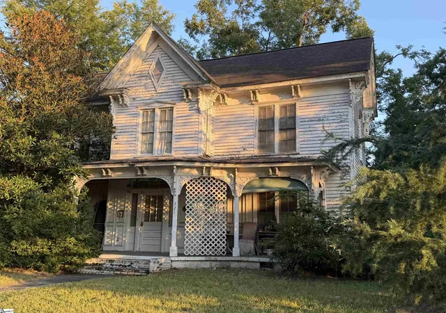 1st image of 321 W Main St, Clinton, SC 29325 | MLS# 1601727