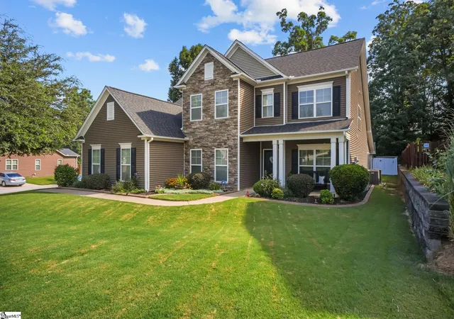Photo 3 of Sale Pending at 416 Leigh Creek Dr, Simpsonville, SC 29681 | MLS# 1598651 | Listing updated on 2026-08-12
