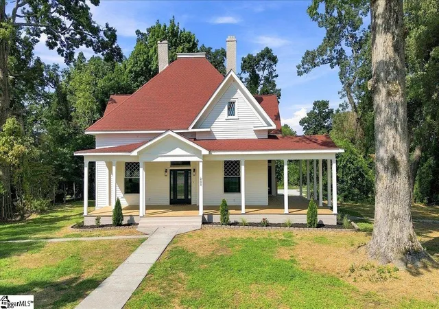 Photo 1 of Single family home for sale at 200 South C St, Easley, SC 29640 | MLS# 1601259 | Listing updated on 2026-08-18
