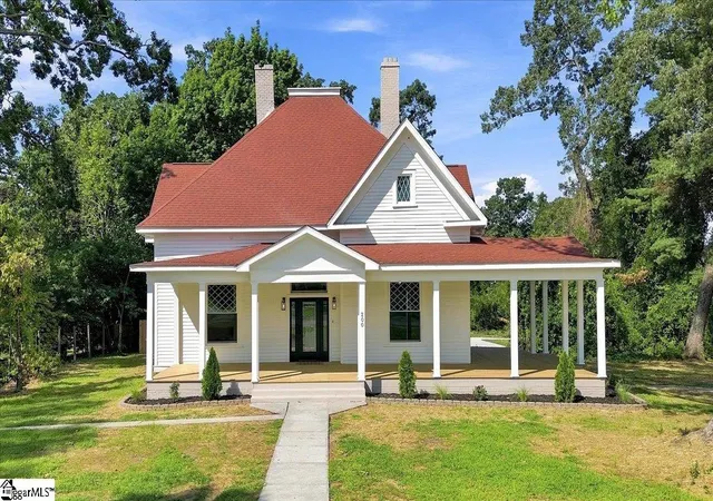 Photo 2 of Single family home for sale at 200 South C St, Easley, SC 29640 | MLS# 1601259 | Listing updated on 2026-08-18