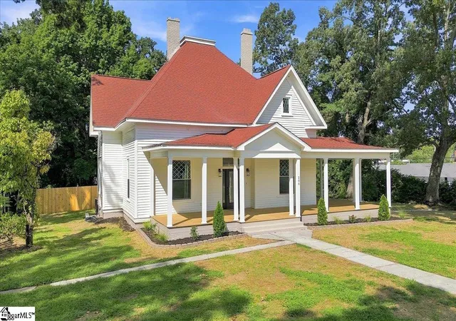 Photo 3 of Single family home for sale at 200 South C St, Easley, SC 29640 | MLS# 1601259 | Listing updated on 2026-08-18