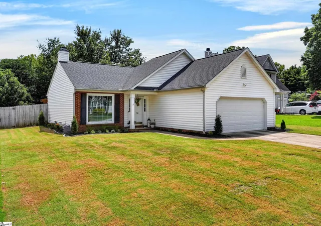 Photo 2 of Single family home for sale at 19 Summerlin Pl, Simpsonville, SC 29680 | MLS# 1602085 | Listing updated on 2026-08-27