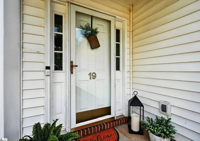 Photo 4 of Single family home for sale at 19 Summerlin Pl, Simpsonville, SC 29680 | MLS# 1602085 | Listing updated on 2026-08-27