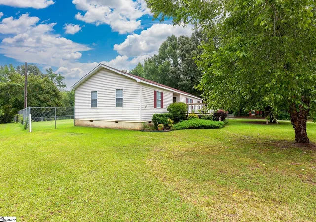 Photo 2 of Single family home for sale at 377 Fort Lndley Rd, Laurens, SC 29360 | MLS# 1601051 | Listing updated on 2026-09-15
