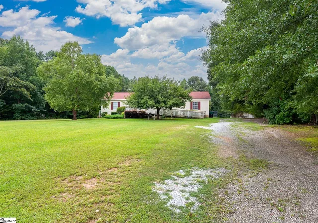 Photo 3 of Single family home for sale at 377 Fort Lndley Rd, Laurens, SC 29360 | MLS# 1601051 | Listing updated on 2026-09-15