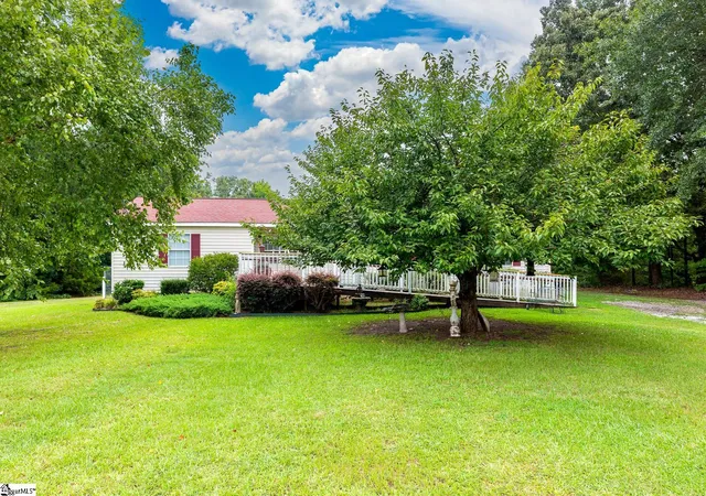 Photo 4 of Single family home for sale at 377 Fort Lndley Rd, Laurens, SC 29360 | MLS# 1601051 | Listing updated on 2026-09-15