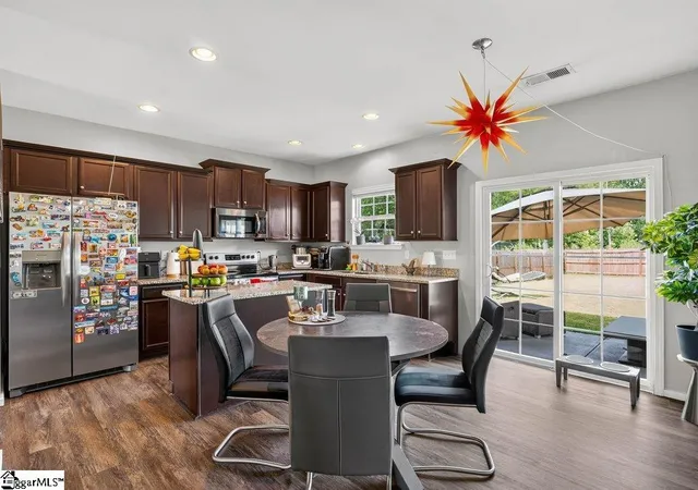 Photo 4 of Single family home for sale at 904 Liberty Walk Ln, Simpsonville, SC 29681 | MLS# 1600312 | Listing updated on 2026-10-01