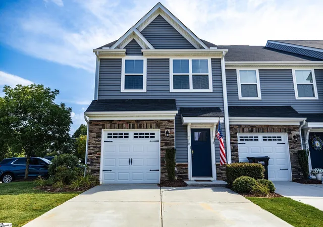 Photo 2 of Townhouse for sale at 101 Roundtree Dr, Simpsonville, SC 29681 | MLS# 1599335 | Listing updated on 2026-08-19