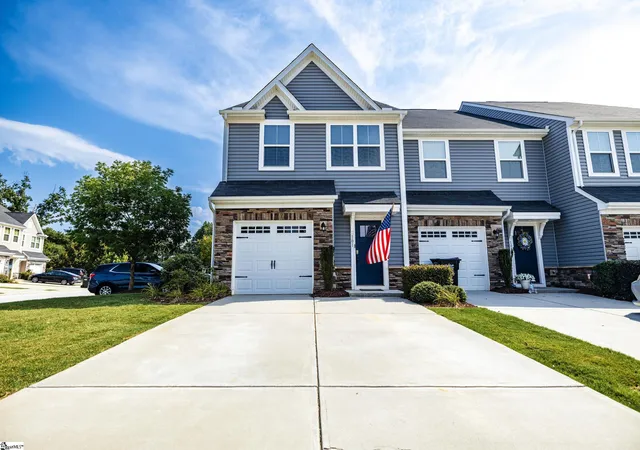 Photo 3 of Townhouse for sale at 101 Roundtree Dr, Simpsonville, SC 29681 | MLS# 1599335 | Listing updated on 2026-08-19