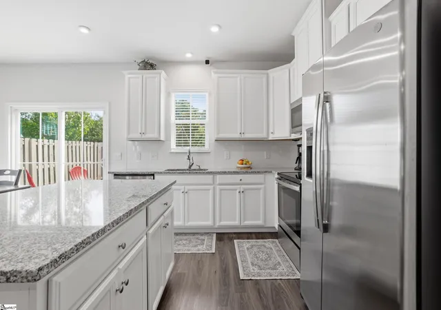 Photo 3 of Townhouse for sale at 101 Roundtree Dr, Simpsonville, SC 29681 | MLS# 1599335 | Listing updated on 2026-08-19
