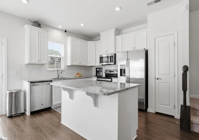 Photo 4 of Townhouse for sale at 101 Roundtree Dr, Simpsonville, SC 29681 | MLS# 1599335 | Listing updated on 2026-08-19
