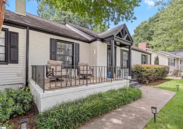 Photo 3 of Single family home for sale at 453 Longview Ter, Greenville, SC 29605 | MLS# 1600598 | Listing updated on 2026-09-11