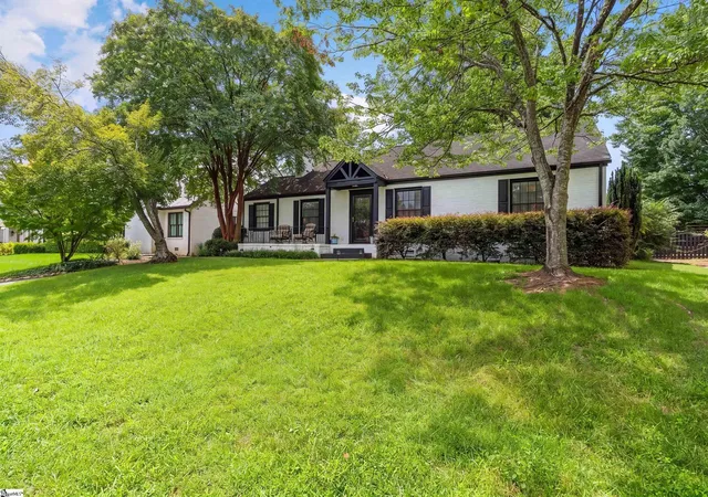 Photo 4 of Single family home for sale at 453 Longview Ter, Greenville, SC 29605 | MLS# 1600598 | Listing updated on 2026-09-25