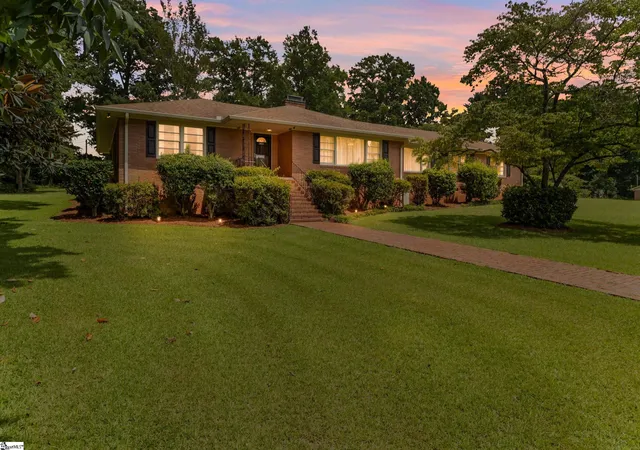 Photo 2 of Single family home for sale at 205 Dixon St, Clinton, SC 29325 | MLS# 1600364 | Listing updated on 2026-09-15