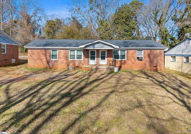 Photo 3 of Multi family home for sale at 213 Elder St, Greenville, SC 29607 | MLS# 1601834 | Listing updated on 2026-08-25