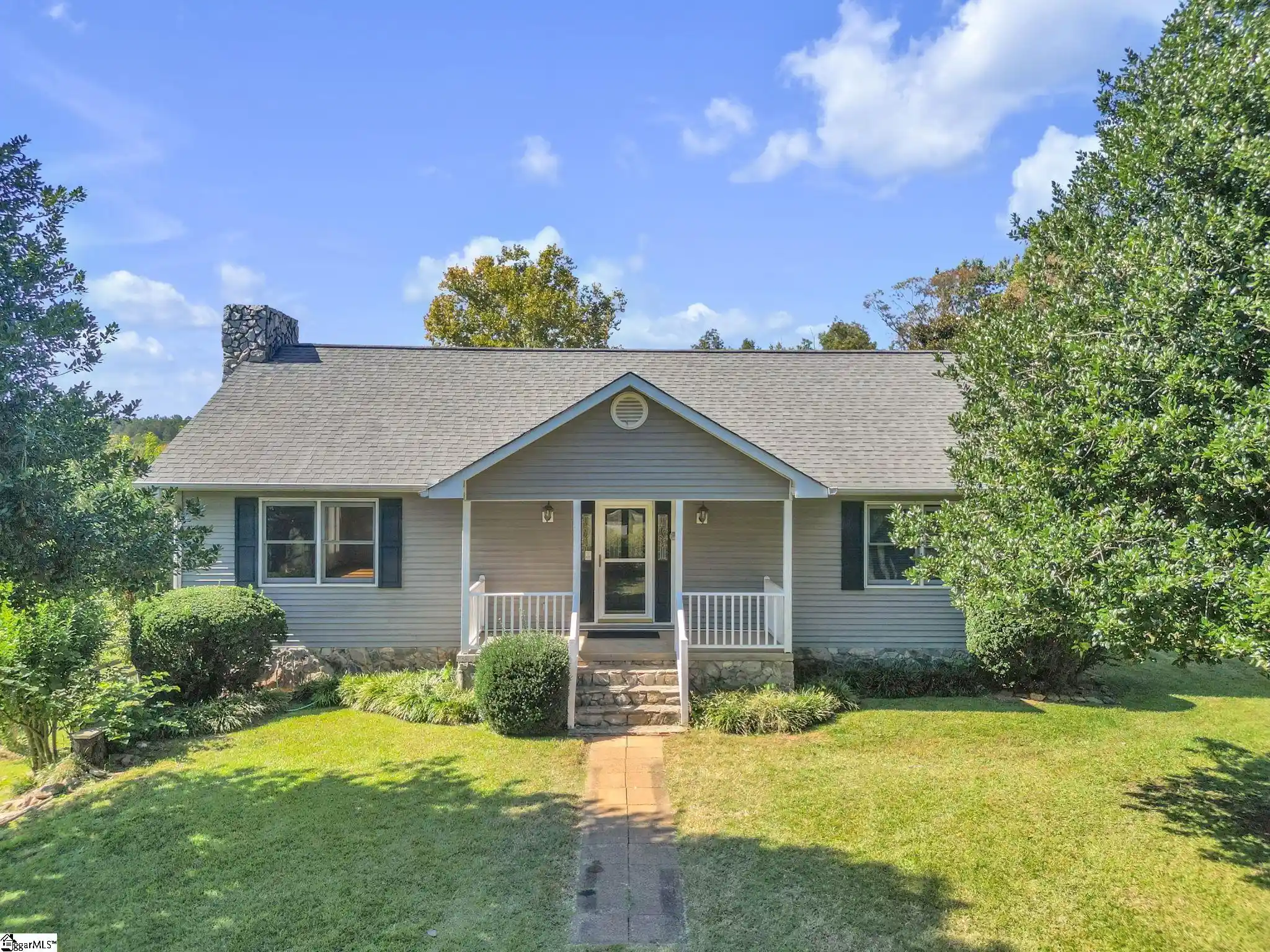 Single family home for sale at 375 Loop Rd, Campobello, SC 29322 | MLS# 1606566