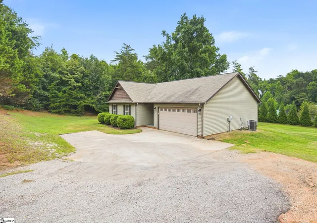 Photo 2 of Single family home for sale at 2180 Tigerville Rd, Travelers Rest, SC 29690 | MLS# 1600163 | Listing updated on 2026-08-27