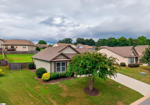 Photo 3 of Single family home for sale at 408 Trillium Creek Ct, Travelers Rest, SC 29690 | MLS# 1600441 | Listing updated on 2026-09-01