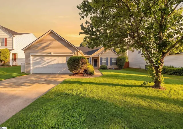 Photo 1 of Single family home for sale at 120 Crescent Creek Court Court, Greenville, SC 29605 | MLS# 1594800 | Listing updated on 2026-09-16