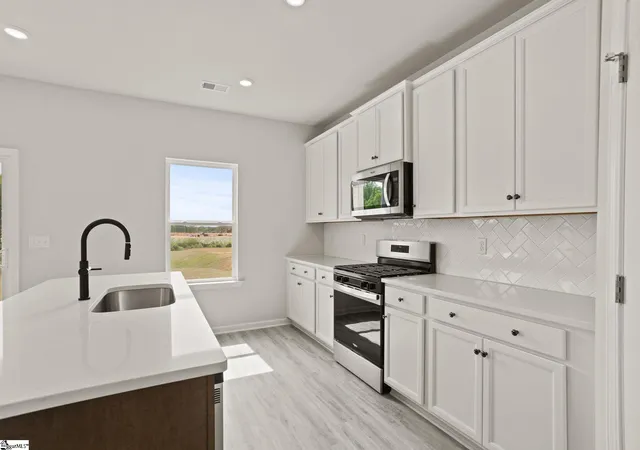 Photo 2 of Single family home for sale at 16 Red Bank Rd, Simpsonville, SC 29681 | MLS# 1598824 | Listing updated on 2026-08-16