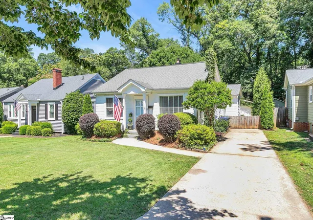 Photo 2 of Single family home for sale at 113 Brookway Dr, Greenville, SC 29605 | MLS# 1598206 | Listing updated on 2026-07-22