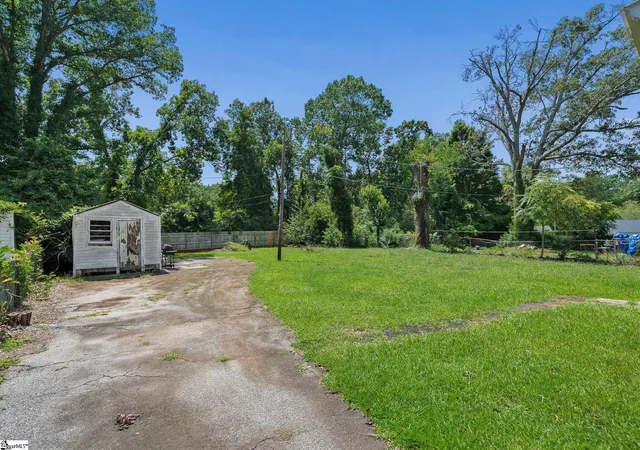 Photo 3 of Single family home for sale at 9 Glenwood Ln, Greenville, SC 29605 | MLS# 1602419 | Listing updated on 2026-09-02