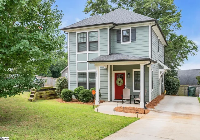 Photo 1 of Single family home for sale at 122 Oakland Dr, Greenville, SC 29607 | MLS# 1600120 | Listing updated on 2026-09-10