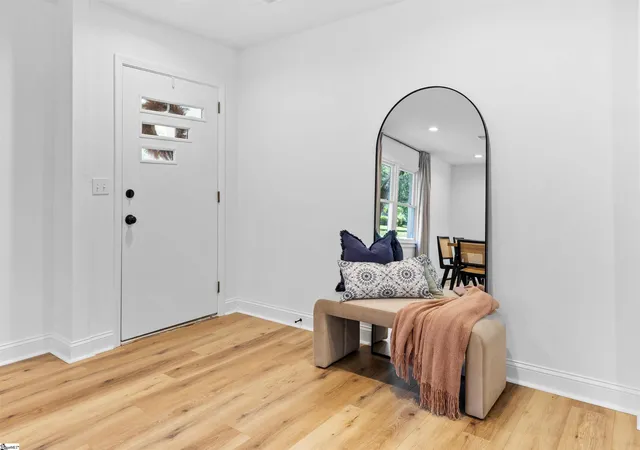 Photo 3 of Single family home for sale at 2 Melbourne Ln, Greenville, SC 29615 | MLS# 1596883 | Listing updated on 2026-08-24