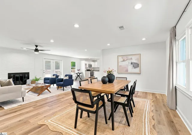 Photo 4 of Single family home for sale at 2 Melbourne Ln, Greenville, SC 29615 | MLS# 1596883 | Listing updated on 2026-08-24