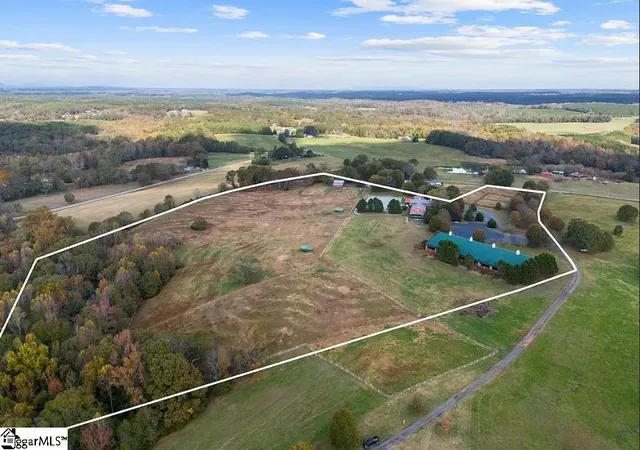 Photo 3 of House for sale at 715 Melton Rd, Liberty, SC 29657 | MLS# 1583326 | Listing updated on 2026-03-04