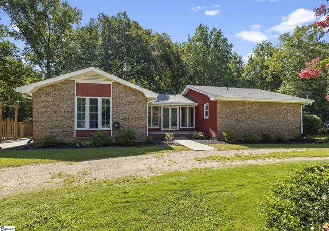 Photo 1 of Single family home for sale at 195 Pine Tr, Campobello, SC 29322 | MLS# 1601226 | Listing updated on 2026-08-18