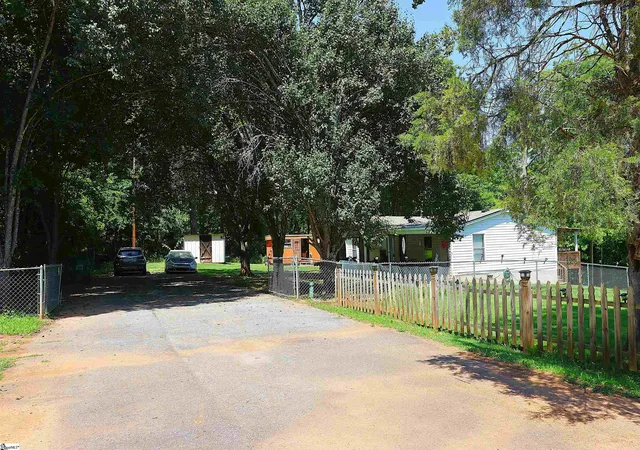 Photo 2 of Manufactured home for sale at 251 Crenshaw Rd, Cowpens, SC 29330 | MLS# 1594057 | Listing updated on 2026-08-08