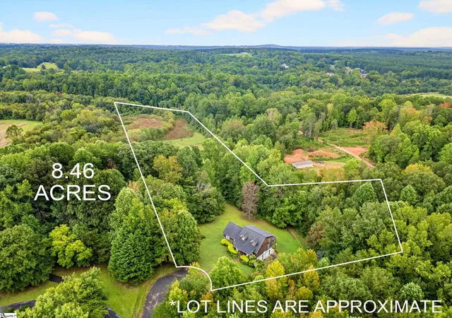 Photo 2 of Single family home for sale at 135 Pointe Dr, Campobello, SC 29322 | MLS# 1600643 | Listing updated on 2026-08-12
