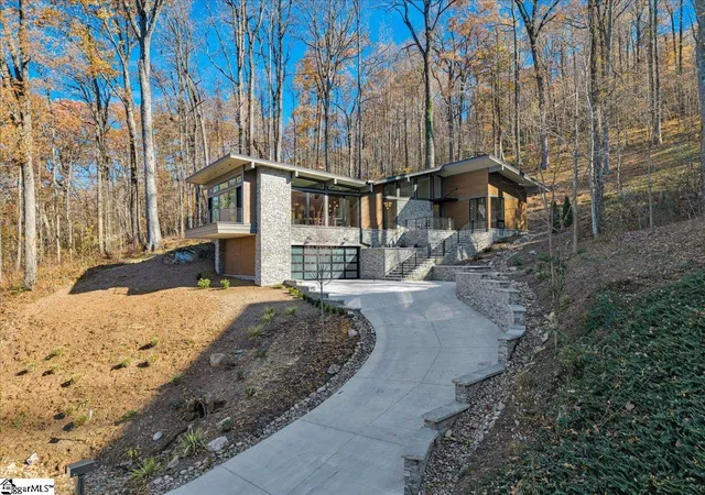 Photo 2 of Single family home for sale at 30 Windfaire Pass Ct, Greenville, SC 29609 | MLS# 1575465 | Listing updated on 2025-11-21