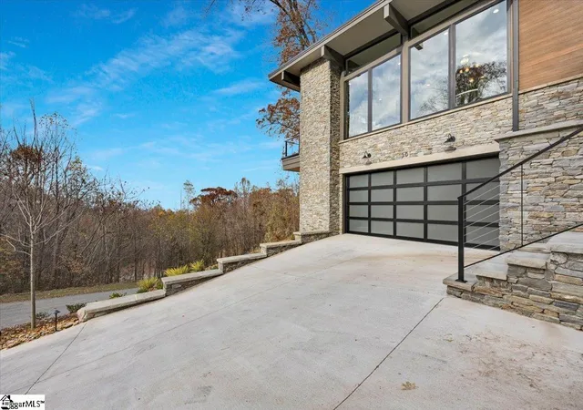 Photo 3 of Single family home for sale at 30 Windfaire Pass Ct, Greenville, SC 29609 | MLS# 1575465 | Listing updated on 2025-11-21