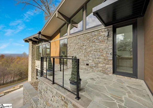 Photo 4 of Single family home for sale at 30 Windfaire Pass Ct, Greenville, SC 29609 | MLS# 1575465 | Listing updated on 2025-11-21