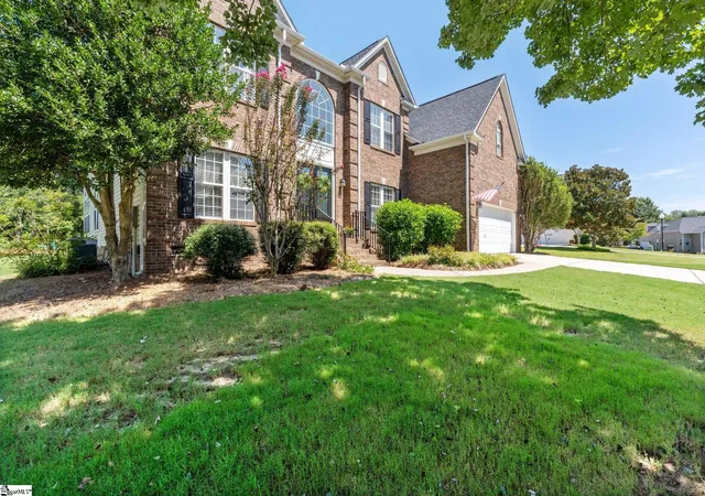 Photo 3 of Single family home for sale at 8 Green Bank Ln, Simpsonville, SC 29681 | MLS# 1602122 | Listing updated on 2026-08-27