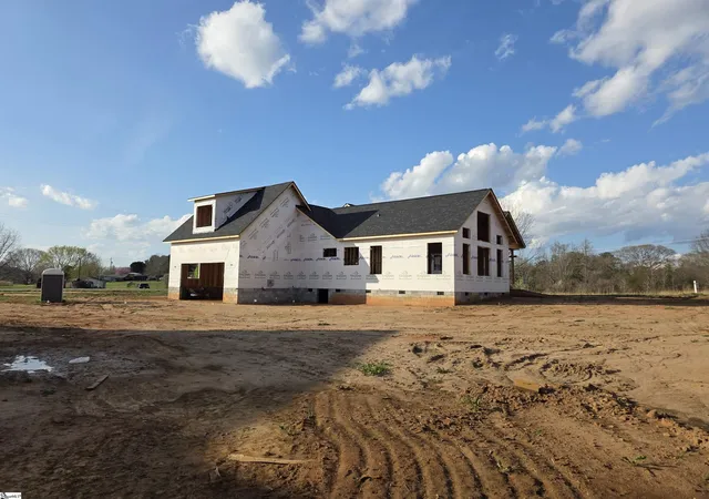 Photo 3 of Single family home for sale at 994 Bumblebee Ln, Wellford, SC 29385 | MLS# 1593981 | Listing updated on 2026-08-24