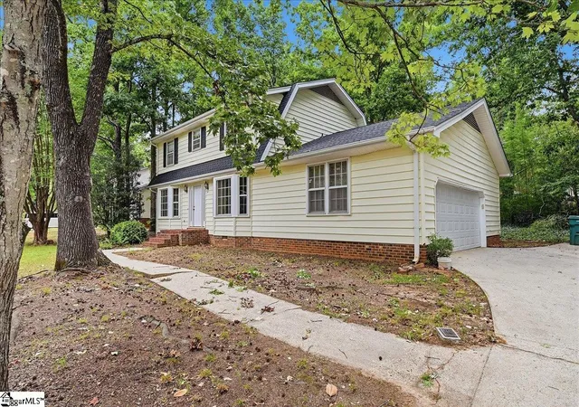 Photo 2 of Single family home for sale at 201 Crepe Myrtle Ct, Greenville, SC 29607 | MLS# 1596943 | Listing updated on 2026-08-18